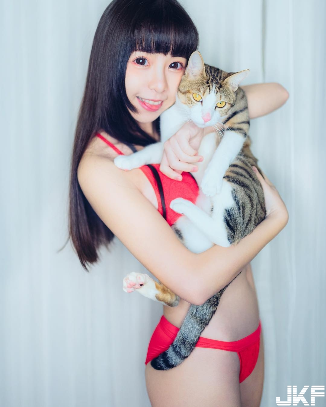 台灣「最強童顏巨乳」！日細軟萌爆乳妹「Tiny」的草莓百分百，青春誘惑極短篇！