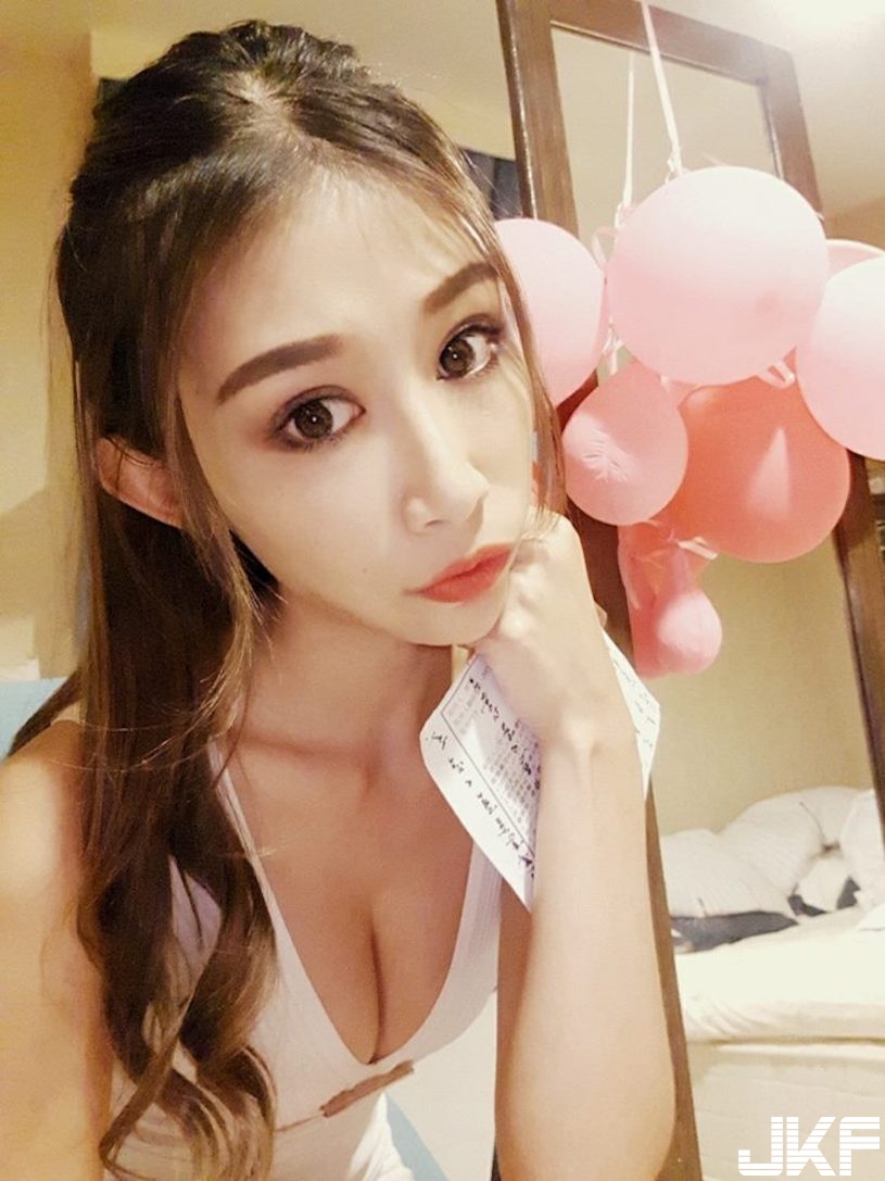 爆乳辣模「極品雪乳」太殺了！「飽滿雙乳」快撐爆衣服！