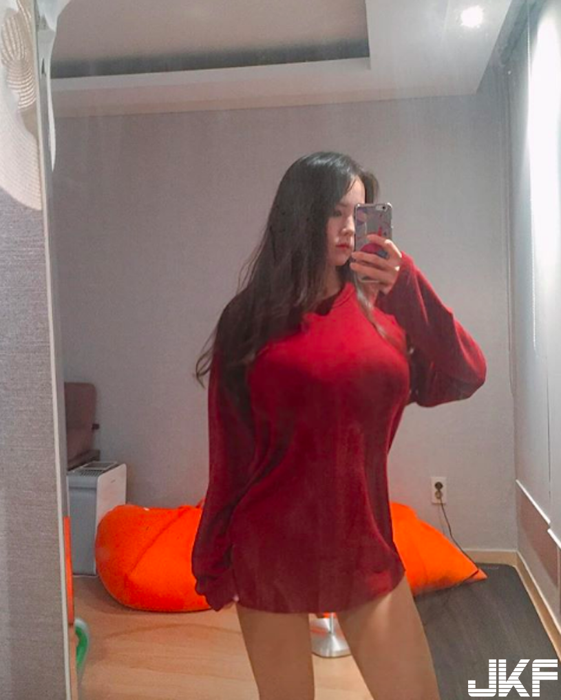 火辣辣！「白皙爆乳正妹」美奶視角好壞壞！超誘惑的「極品顏值」讓人一秒戀愛&#8230;