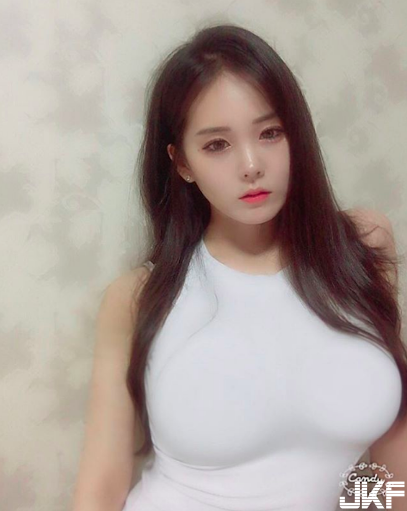 火辣辣！「白皙爆乳正妹」美奶視角好壞壞！超誘惑的「極品顏值」讓人一秒戀愛&#8230;