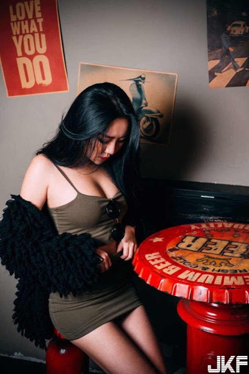 台中最辣餐酒館老闆娘！養眼美乳加美尻，客人都看暈了！
