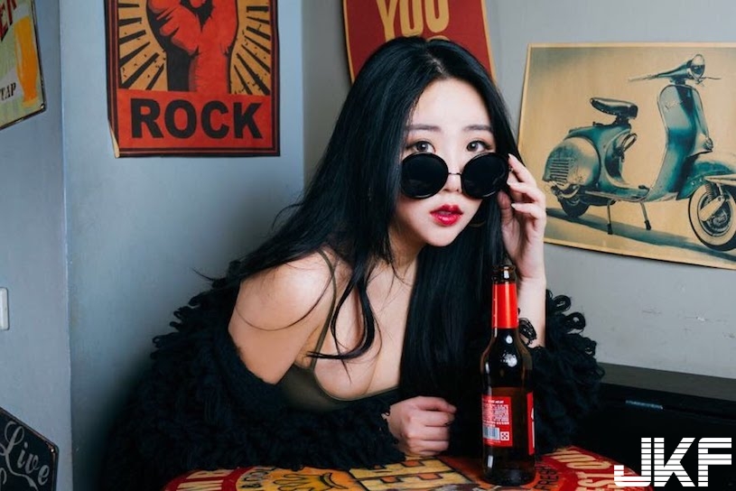 台中最辣餐酒館老闆娘！養眼美乳加美尻，客人都看暈了！