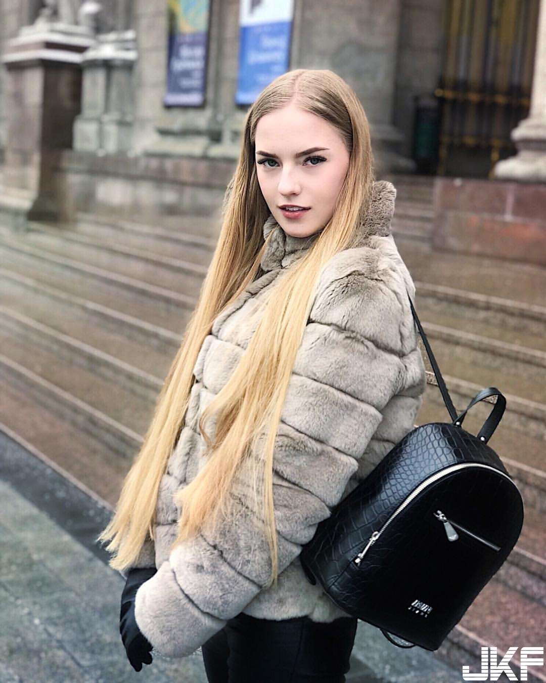 Oksana Neveselaya Instagram