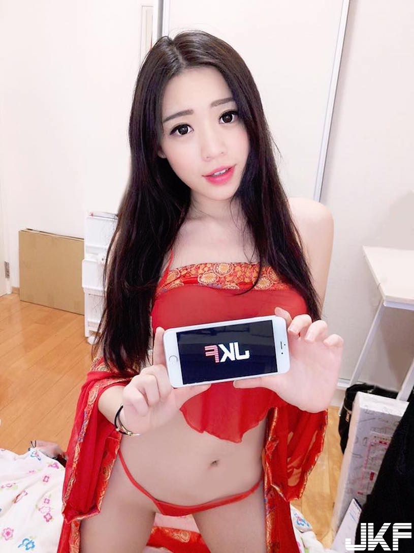 甜美系女孩「謝立琪 KiKi」飽滿上圍超迷人！極度挑逗的「爆乳視角」威力十足啊…