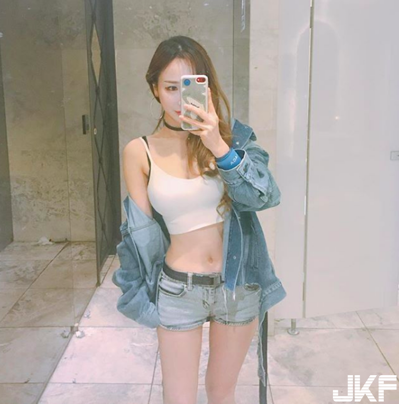 超誘惑！韓國「低胸爆乳妹」邪惡視角太挑逗！極品的「美艷外型」讓人好想戀愛啊…