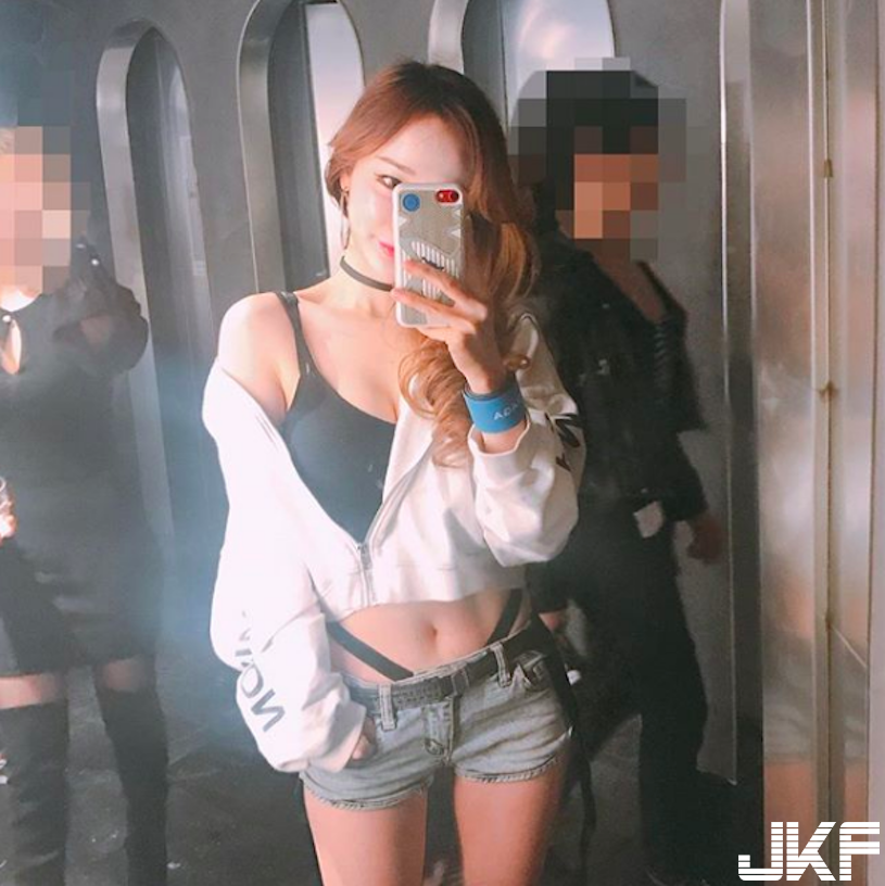 超誘惑！韓國「低胸爆乳妹」邪惡視角太挑逗！極品的「美艷外型」讓人好想戀愛啊…
