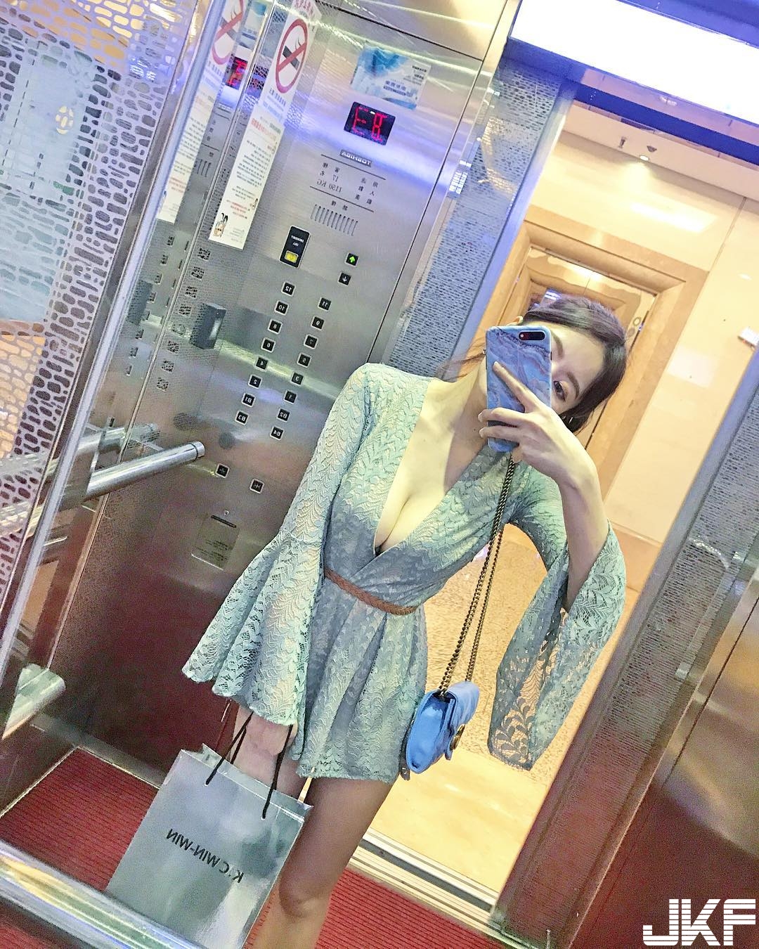 氣質「爆乳正妹」深溝藏不住！逆天顏值加上火辣身材，上街回頭率超過100%！