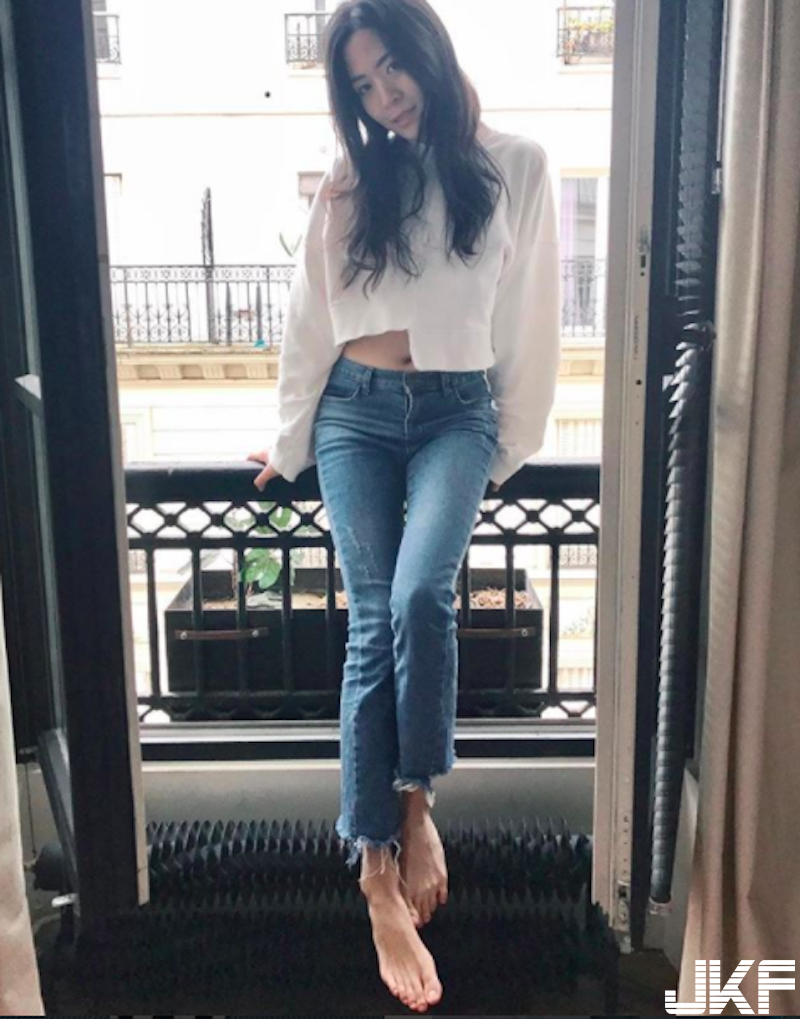 長榮正妹空姐「火辣比基尼」度假去！「渾圓飽滿」美乳出來曬太陽！