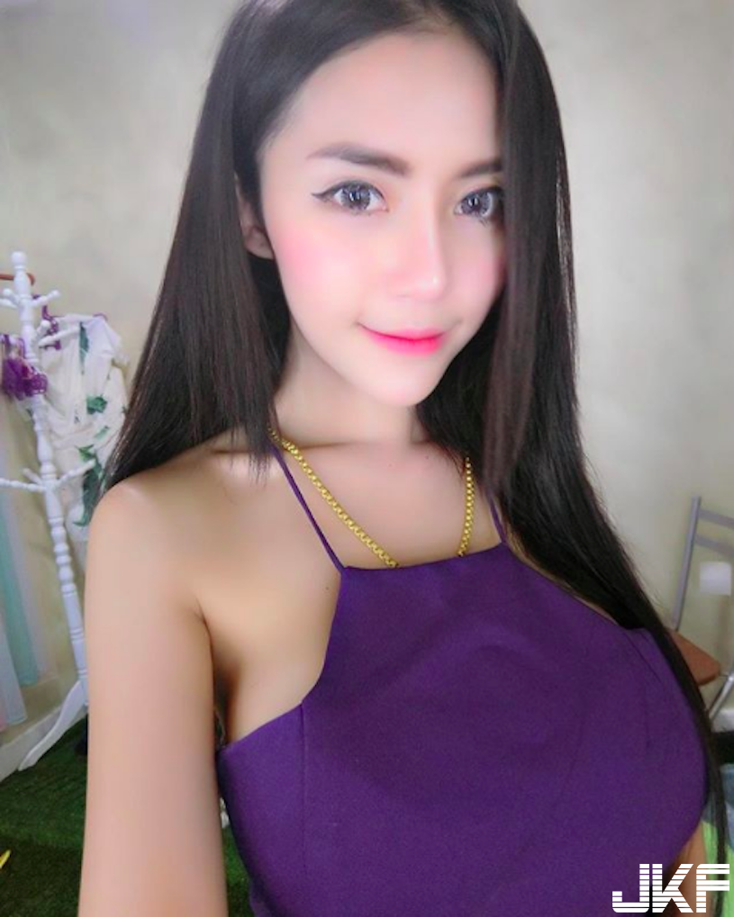 超飽滿！火辣der「巨Ru正妹」爆乳畫面有夠犯規！迷人的「美胸視角」引人遐想&#8230;