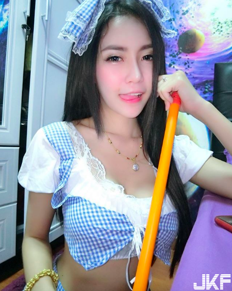 超飽滿！火辣der「巨Ru正妹」爆乳畫面有夠犯規！迷人的「美胸視角」引人遐想&#8230;