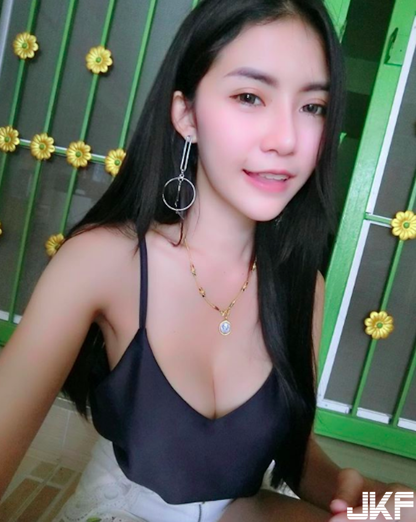 超飽滿！火辣der「巨Ru正妹」爆乳畫面有夠犯規！迷人的「美胸視角」引人遐想&#8230;