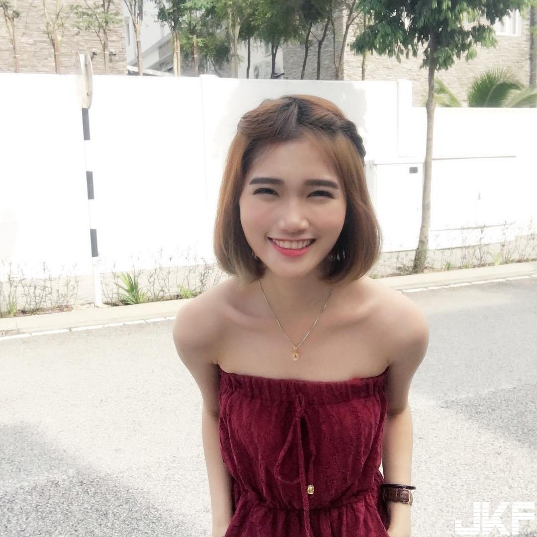 「短髮正妹」超氣質甜笑！一雙修長美腿還有性感蠻腰，清新系女神氣場！