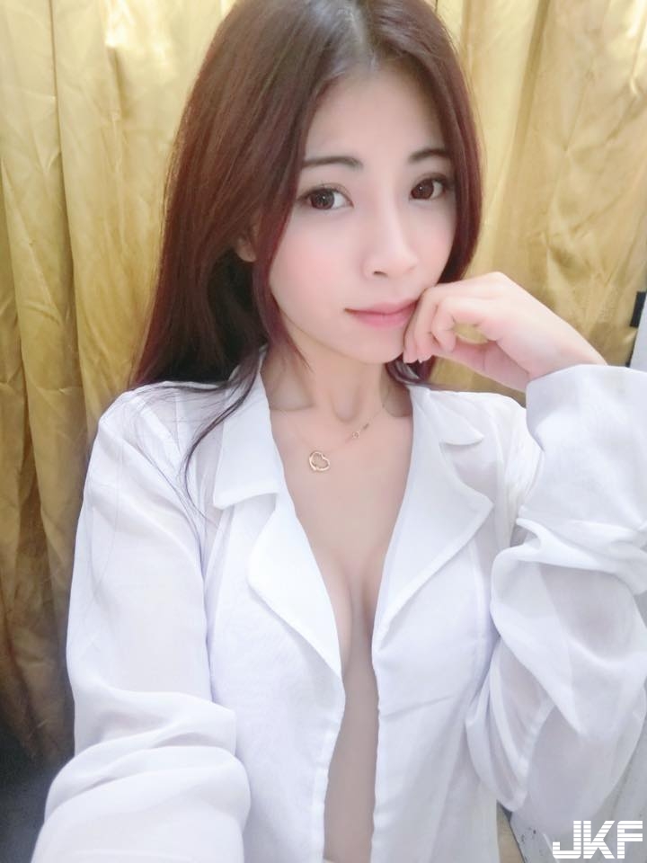 飽滿無人能比！正妹惹火「雪白美乳」神炸開！衣服都快遮不住…