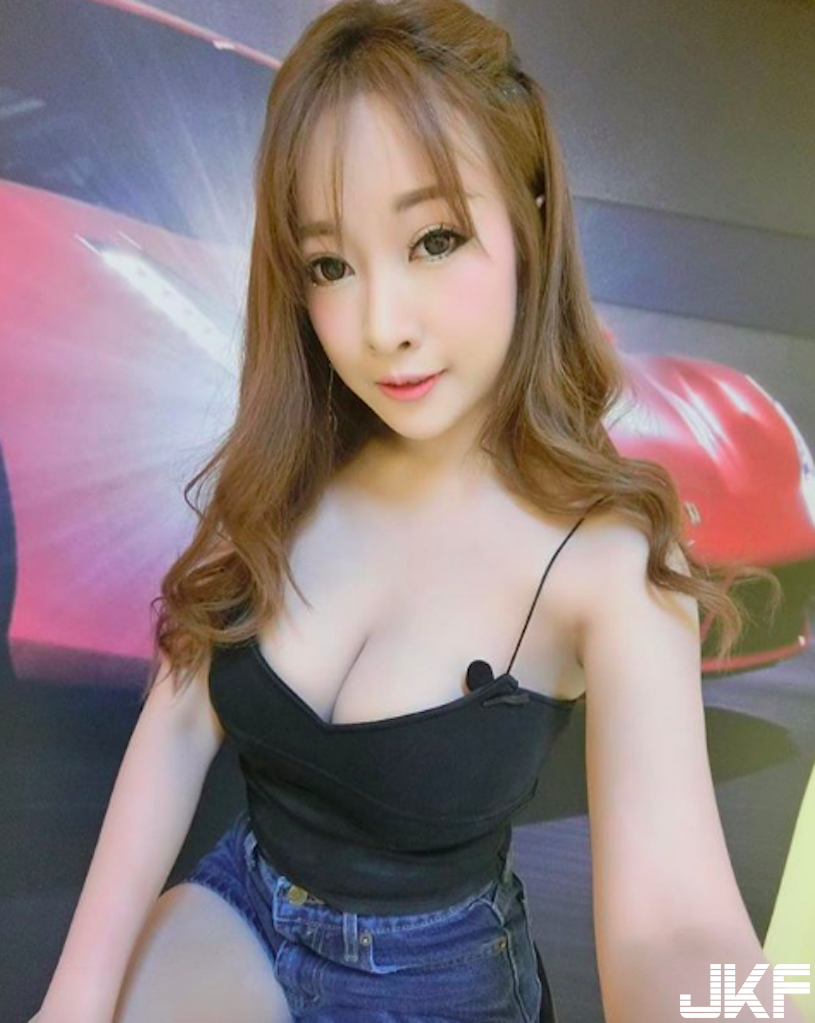 好兇悍！「泰國爆乳正妹」逆天奶量無法擋！超邪惡「白皙 F 奶」畫面好狂暴…