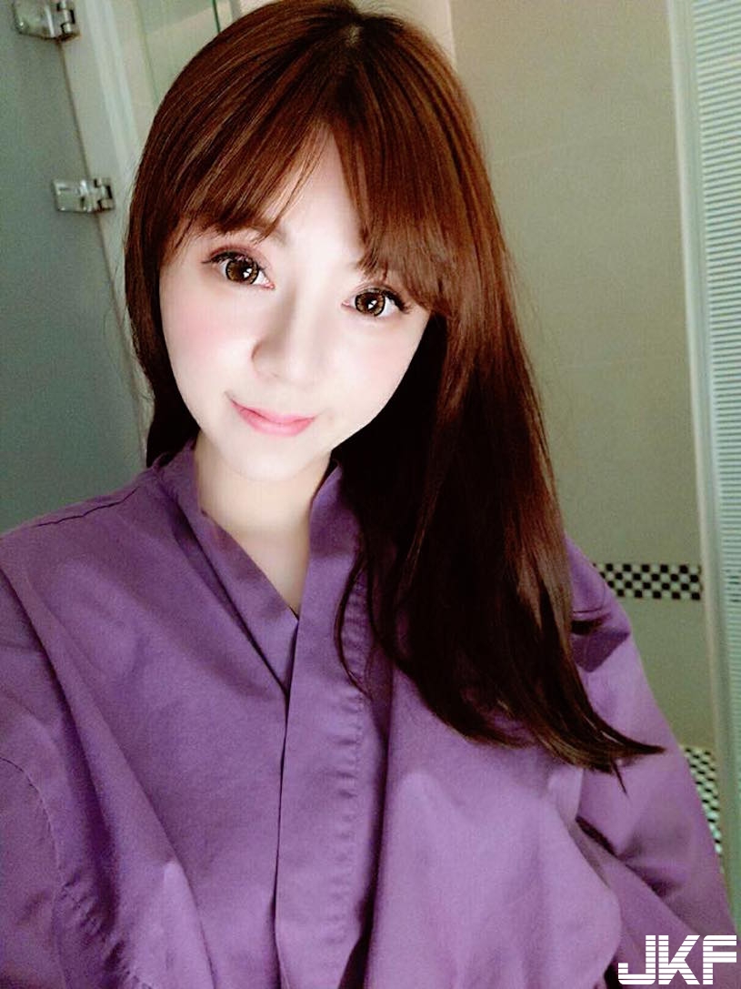 超火辣！「台灣美乳正妹」低胸視角好壞壞！極挑逗的「邪惡畫面」引人遐想啊&#8230;