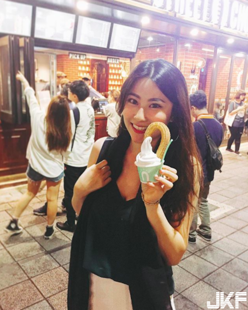 正妹試穿泳衣「兇暴曲線」好勾魂！「逆天美乳」完全就是天菜啊！