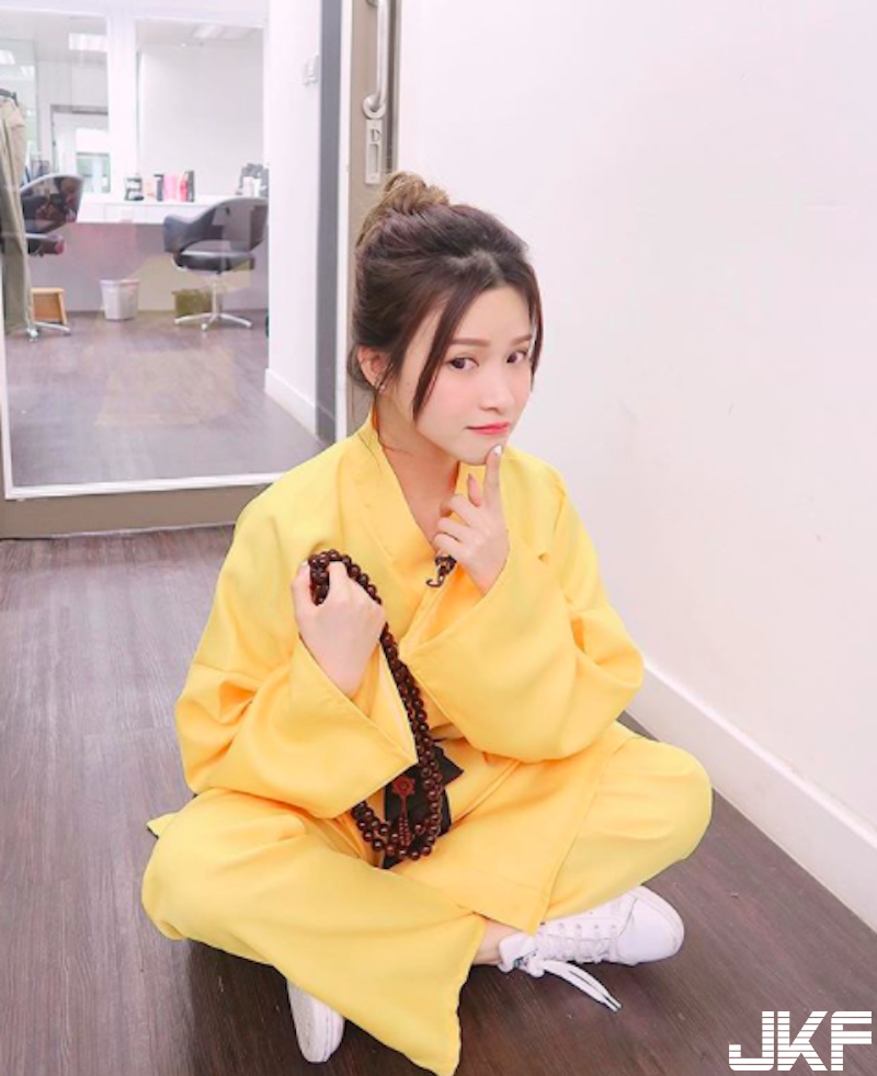 運動派的「大奶正妹」！超胸猛的上圍「內衣包不住」！連流汗的陰影都那麼邪惡啊！