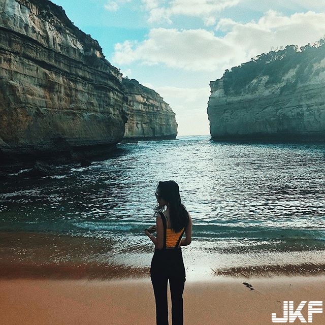 不忍直視的好身材！個性派正妹「Kimmy」前凸後翹，讓人目光完全聚焦在「雙峰」上！