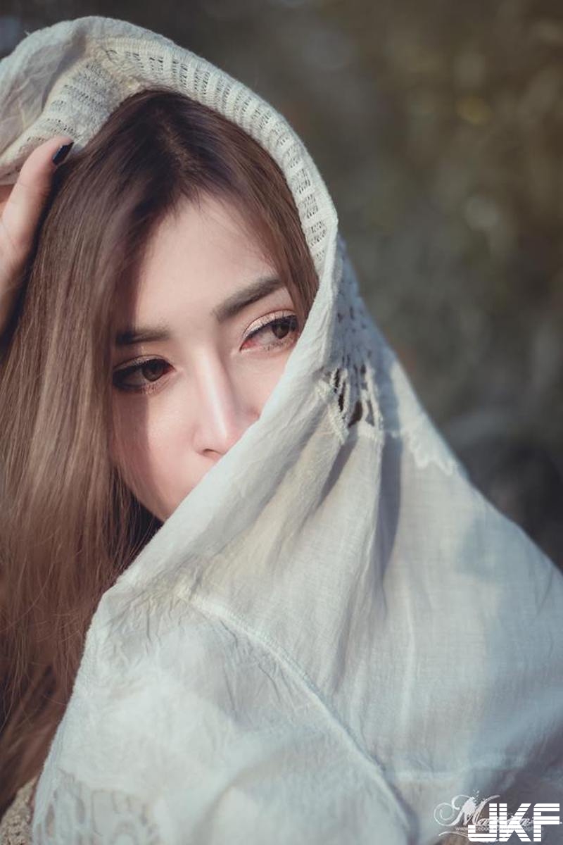 森林湖畔「大奶姊姊」出沒！爆乳小可愛大秀「豐滿美乳」！感覺隨時都要掉啦！