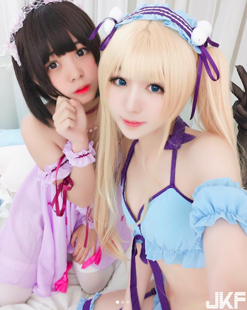 甜美Coser「小露酥胸超迷人」！低胸裝萌到令人想抱緊！