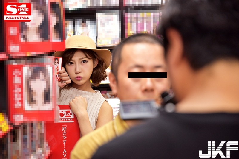 成人DVD販賣店裡實態調查明日花綺羅的人氣! - 貼圖 - 性感激情 -