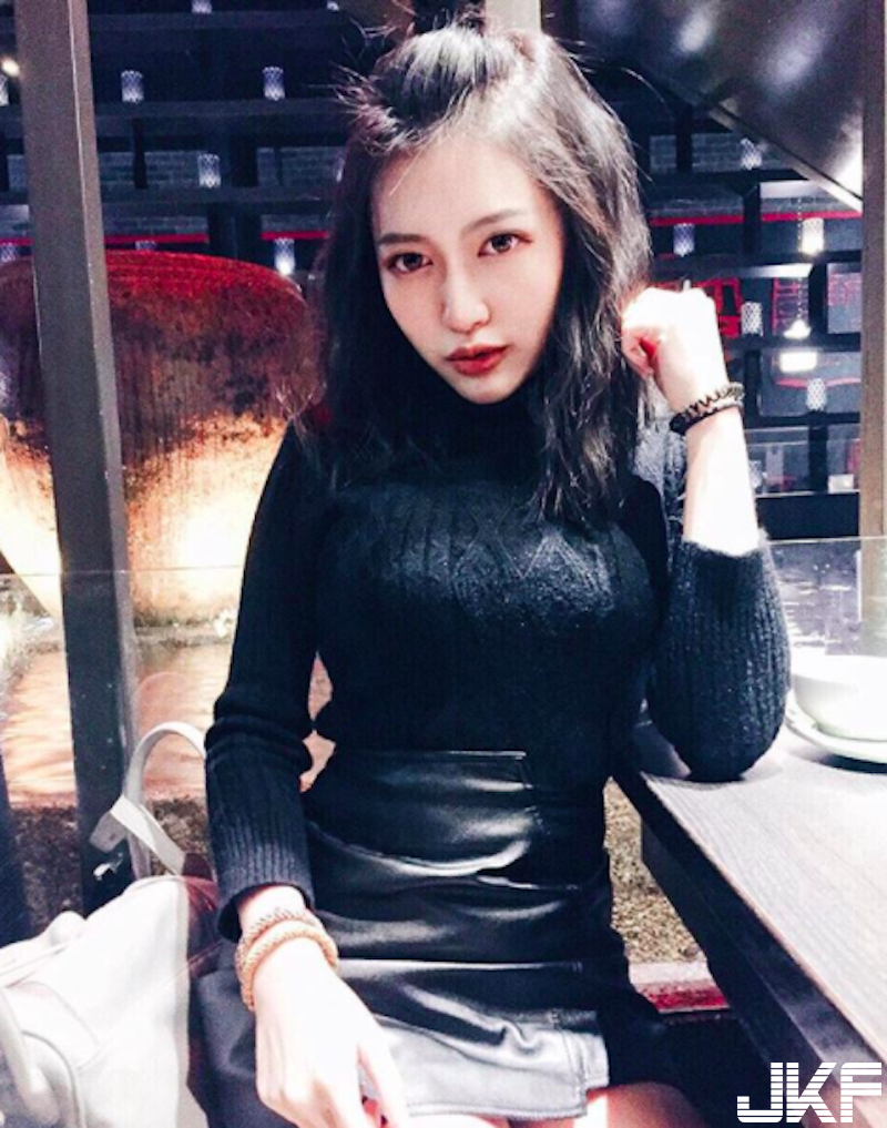 超兇der！彰師大會計系「巨乳正妹」海邊玩水！「頂級身材」穿比基尼畫面太美好！