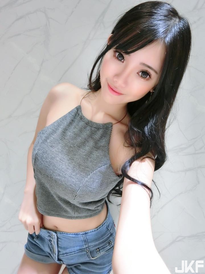 絕美「爆乳直播主」！逆天顏值還有火爆身材，超養眼畫面看都看不完！