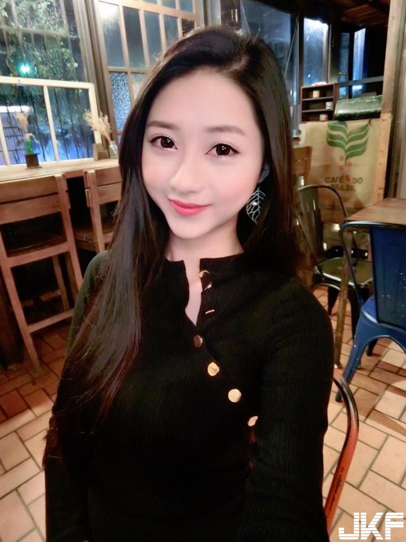 天菜級！超甜美「高顏值美女」氣質外型好犯規！誘惑的「美乳視角」好害羞啊&#8230;