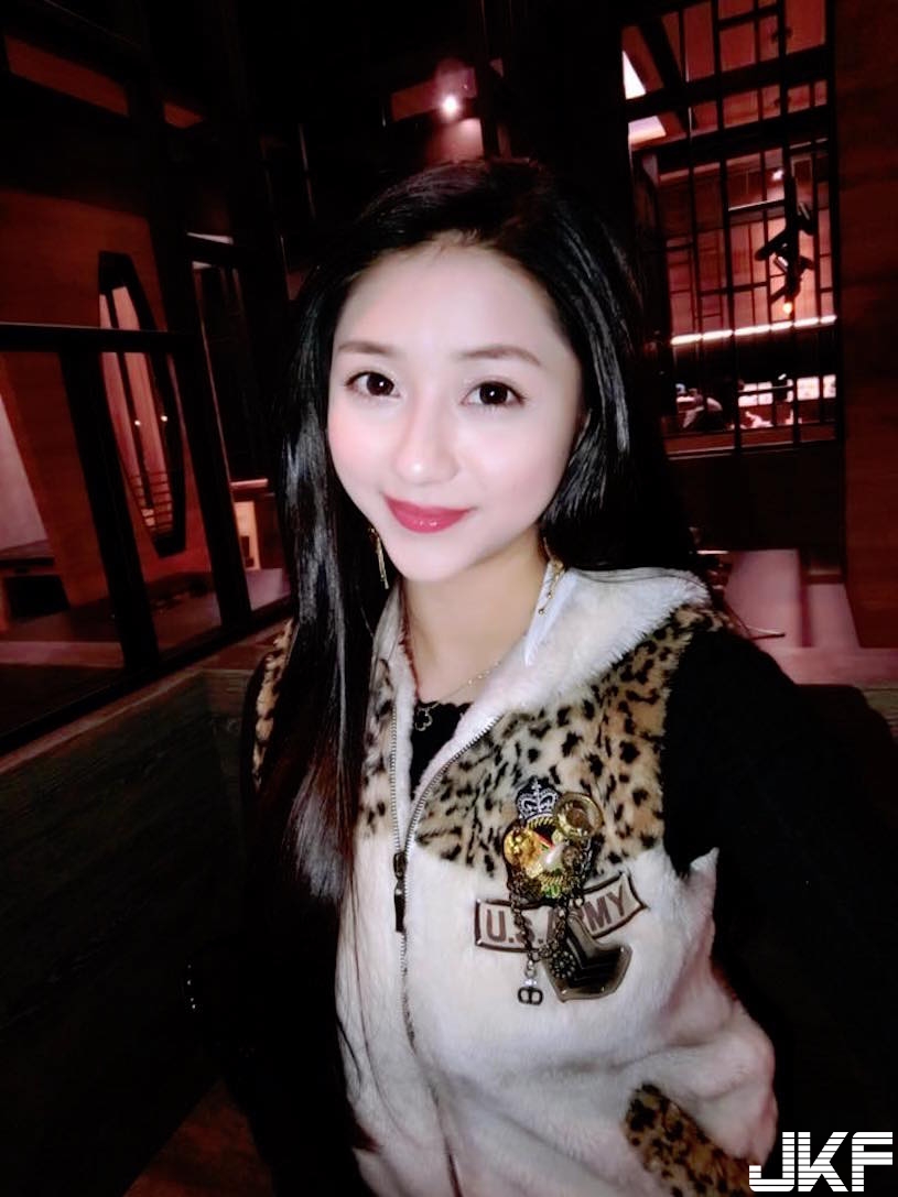 天菜級！超甜美「高顏值美女」氣質外型好犯規！誘惑的「美乳視角」好害羞啊&#8230;