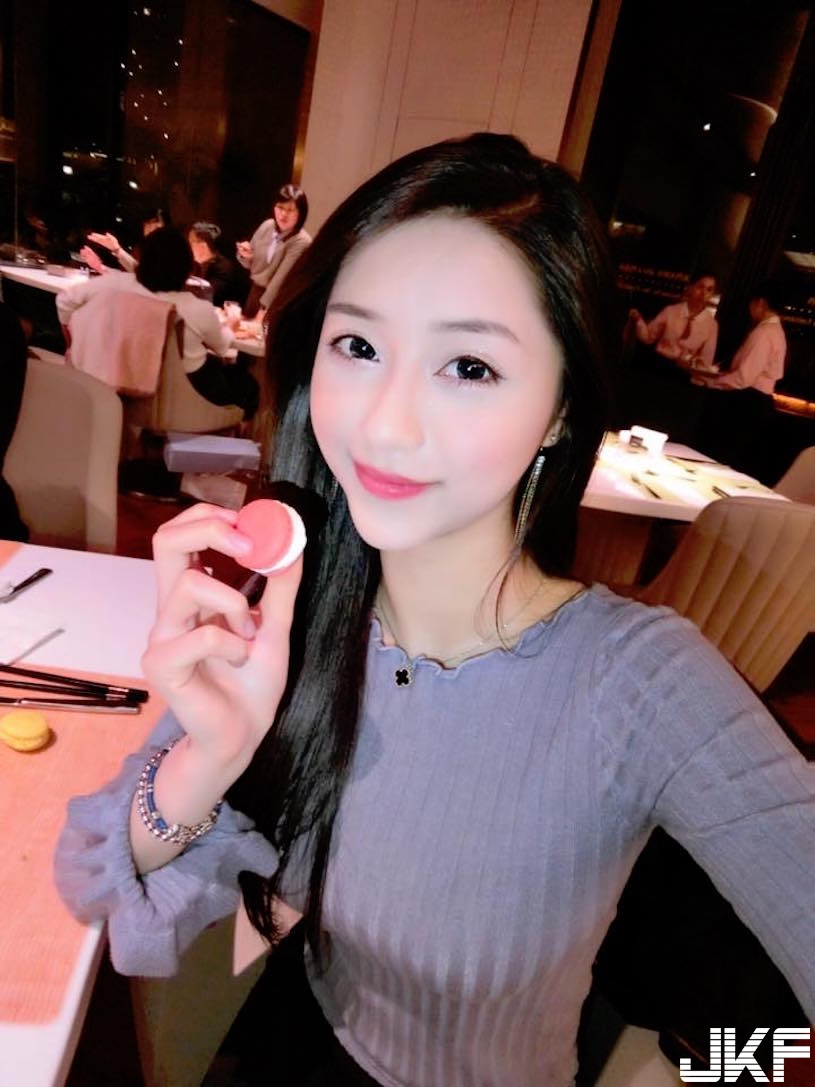 天菜級！超甜美「高顏值美女」氣質外型好犯規！誘惑的「美乳視角」好害羞啊&#8230;