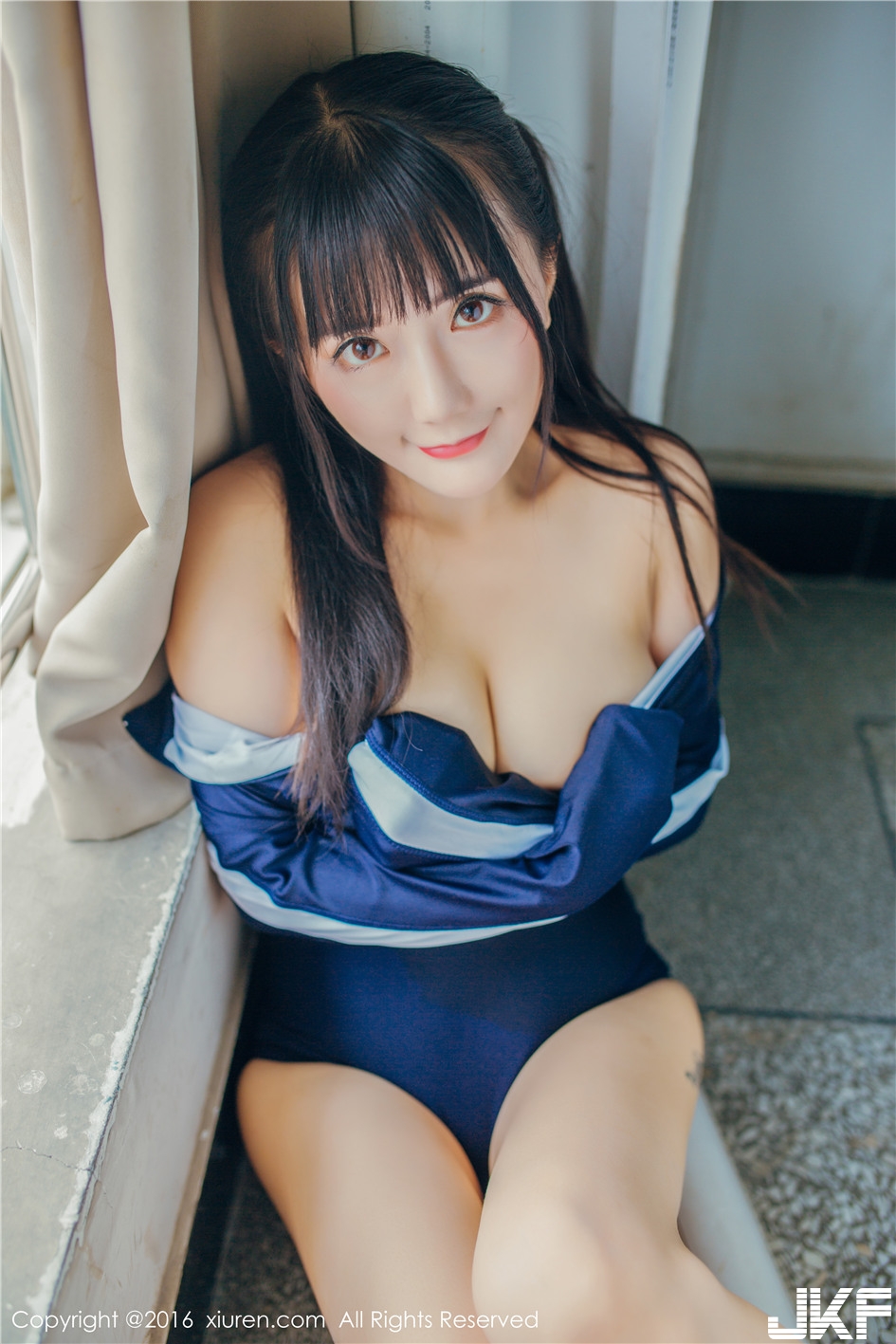 地板濕濕der！放學後「大奶學生妹」偷偷做壞事！摩擦「白嫩巨乳」體育服好緊好崩呀！