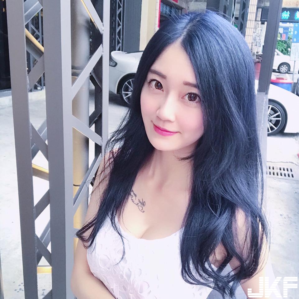 就在台灣！辣妹限定「酒吧比基尼日」超養眼，釣出超多「豐滿車頭燈」！