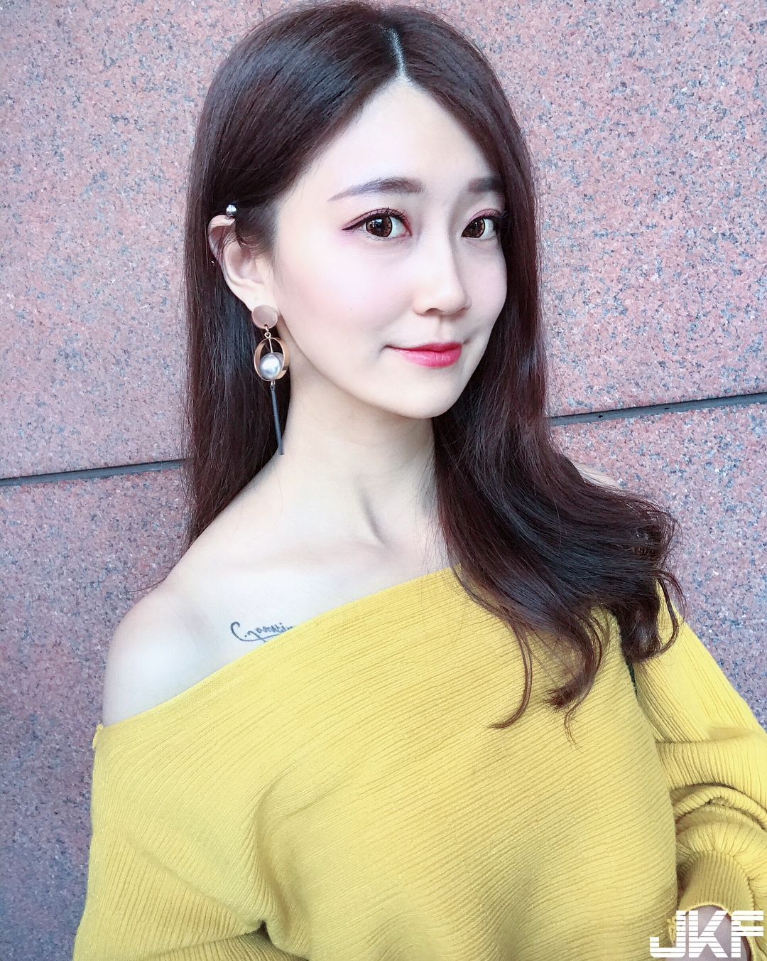 就在台灣！辣妹限定「酒吧比基尼日」超養眼，釣出超多「豐滿車頭燈」！