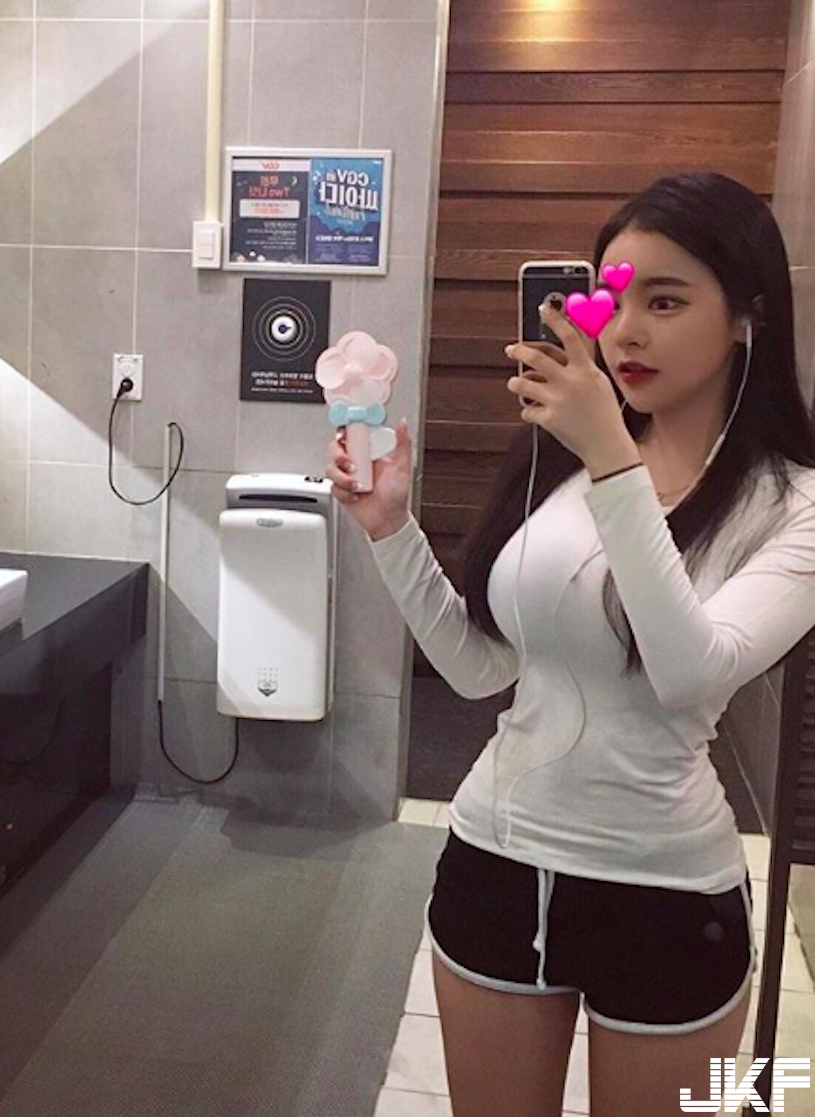大奶妹子「巨乳發育」太狂了！「渾圓大美乳」下水後更受不了..