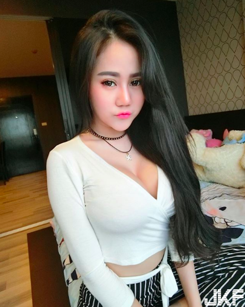 好胸！網瘋傳「美胸爆乳妹」飽滿上圍超誘惑！萬惡的「性感身材」畫面太迷人啦&#8230;