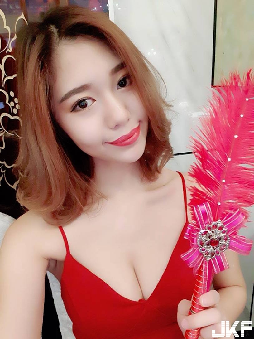 捕獲野生「超美腿辣妹」邪惡視角太銷魂！誘惑的「爆乳畫面」讓人血脈噴張啊…