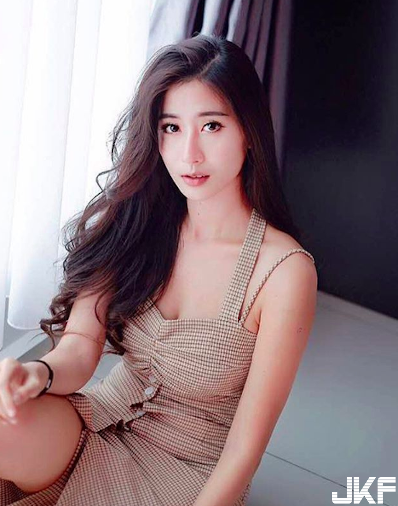 爆乳女神「超深事業線」好驚艷！「超大長輩」看了口水狂流啊！