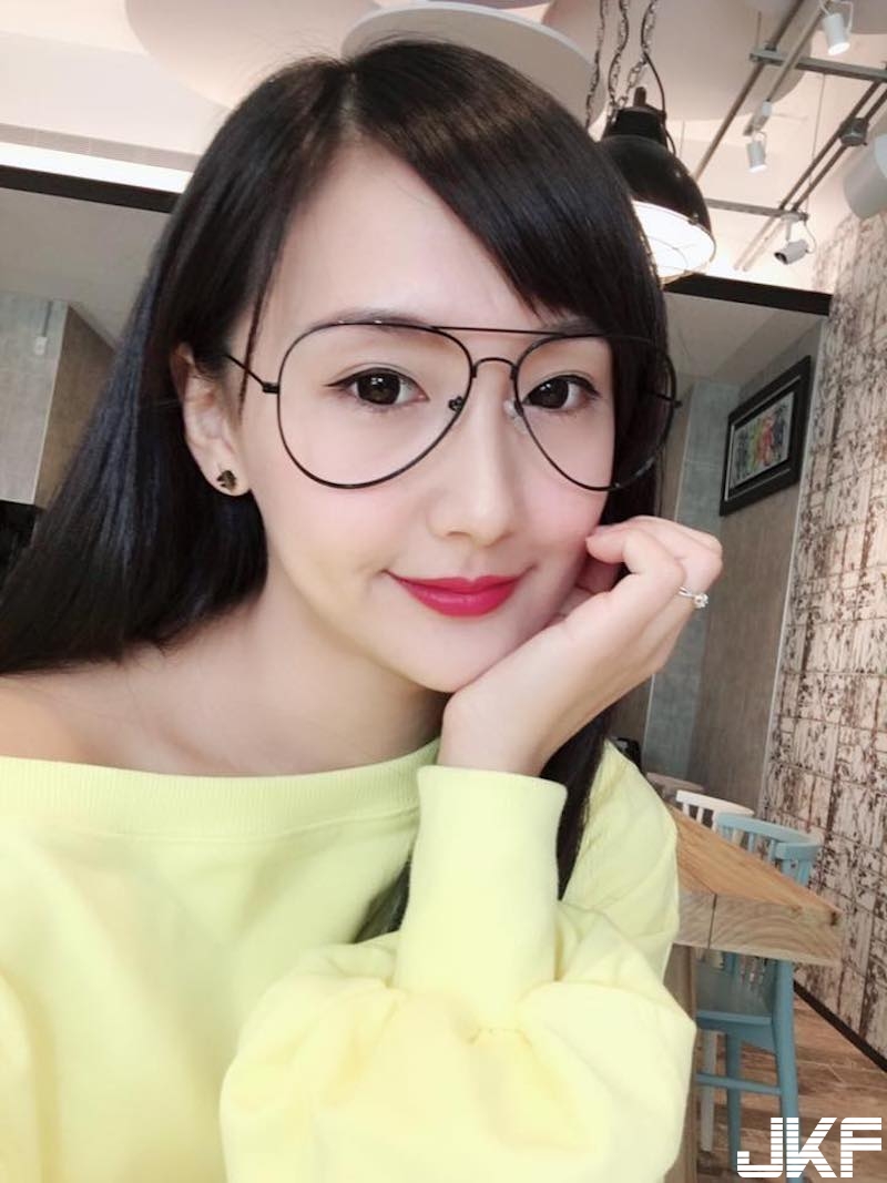 32F的日常！台灣「巨乳妹子」日常好豐滿！比基尼下「性感曲線」太犯規啦！