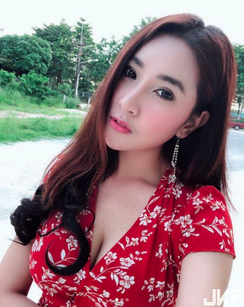 超狂視角！「白皙爆乳妹」高顏值讓人有夠迷戀！甜美的「氣質外型」太誘惑啦&#8230;