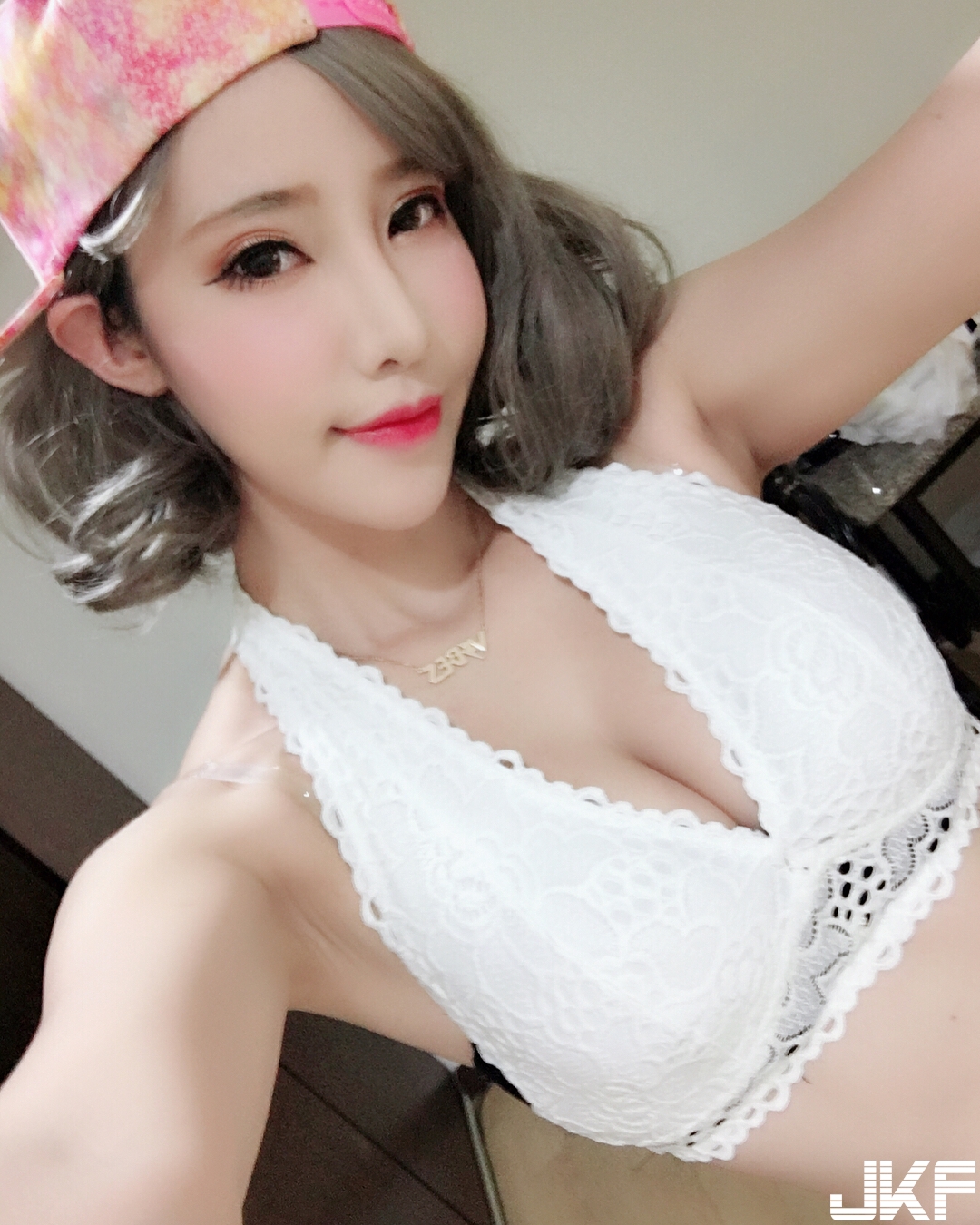 「抖奶影片」主角神到了！原來是火辣「爆乳女 DJ」　雙乳打拍全場 High！