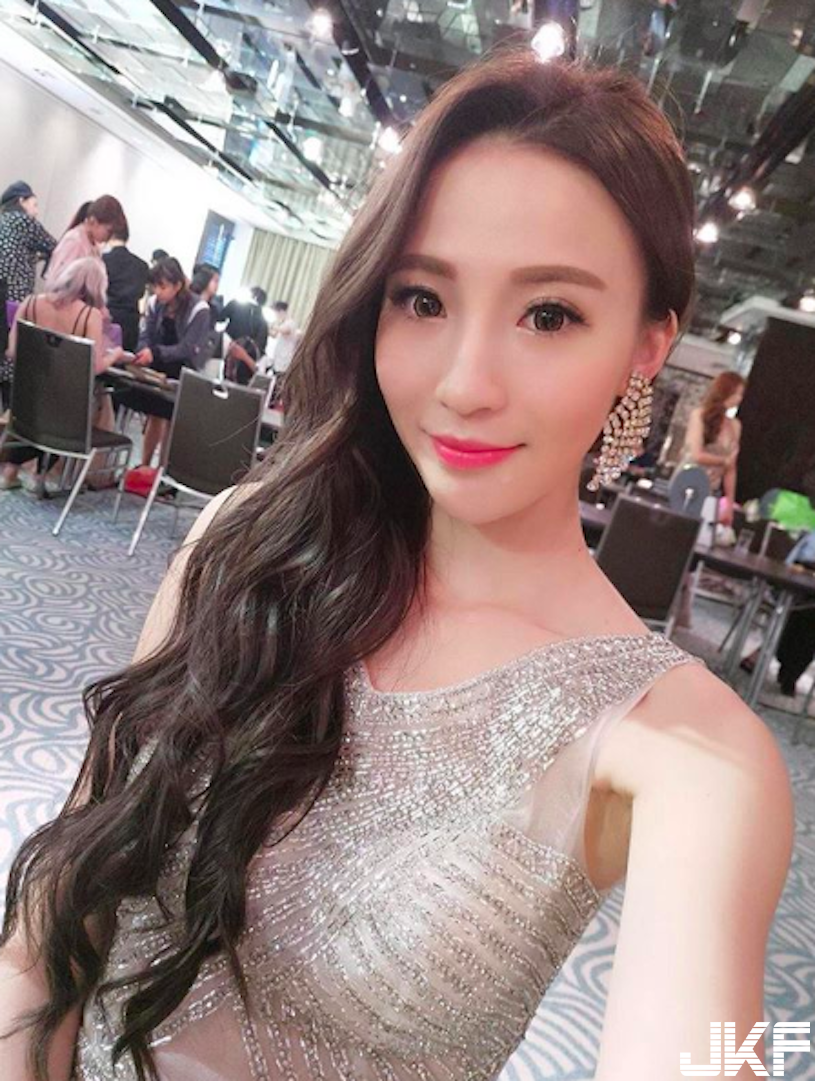 正妹比基尼美乳辣暈了！「傲人胸型」深溝好兇猛！