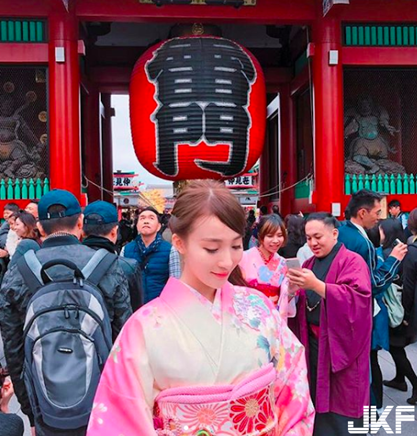 正妹比基尼美乳辣暈了！「傲人胸型」深溝好兇猛！