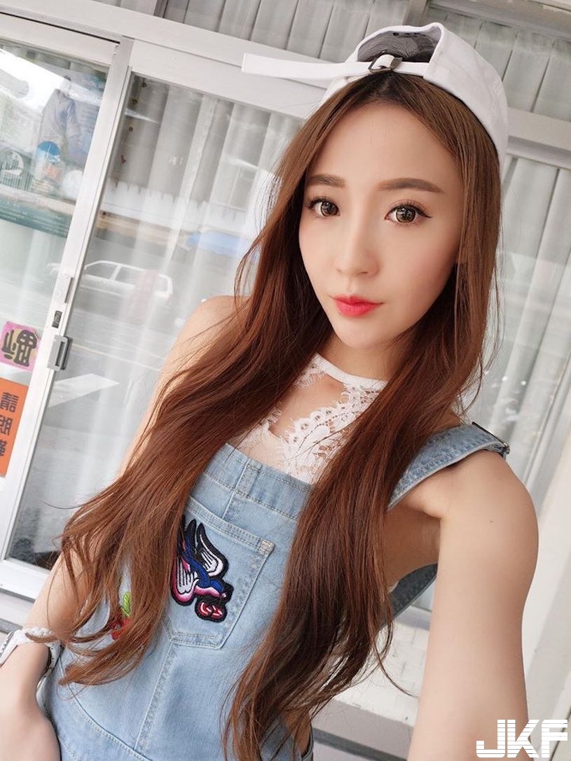 正妹比基尼美乳辣暈了！「傲人胸型」深溝好兇猛！