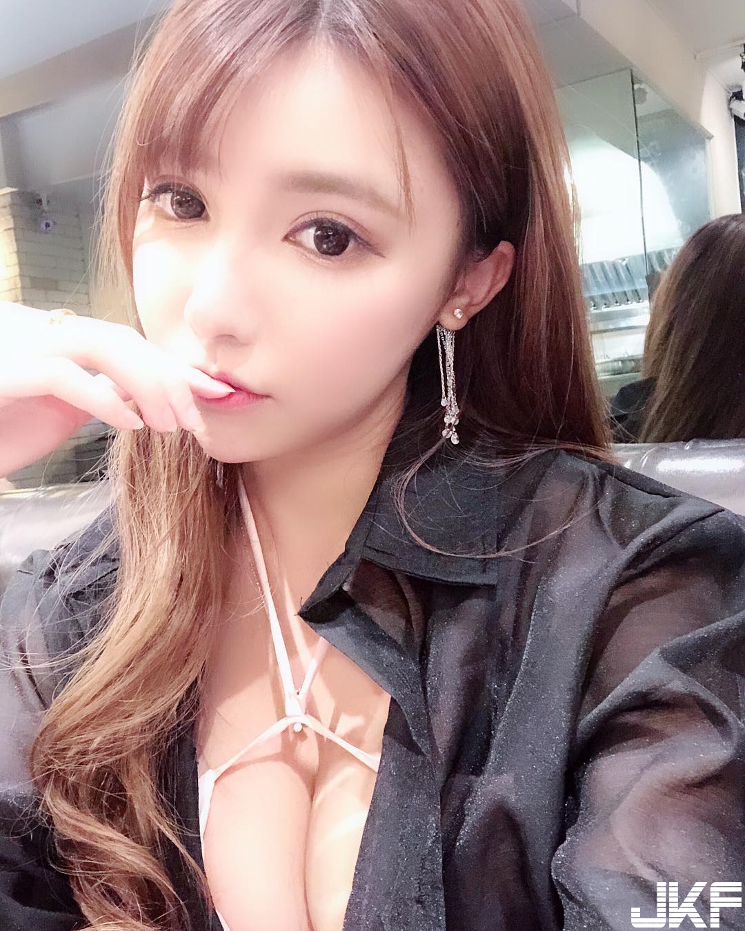 進擊的巨乳！甜美正妹進攻方式「太猛烈」　貼身衣服快被撐壞！