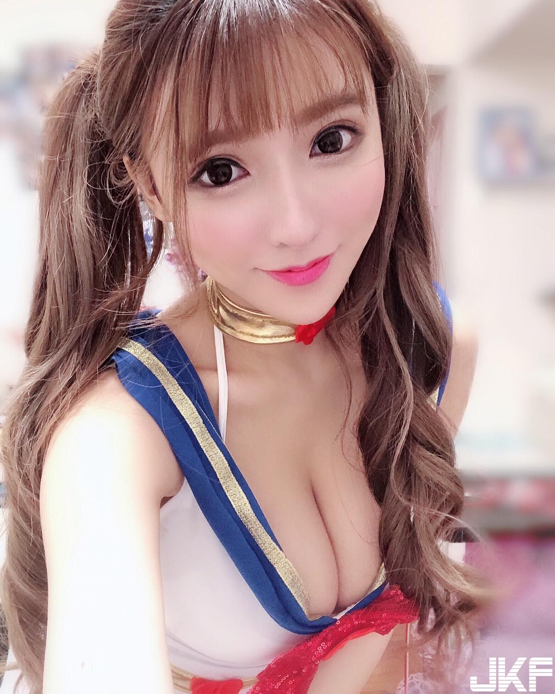 進擊的巨乳！甜美正妹進攻方式「太猛烈」　貼身衣服快被撐壞！
