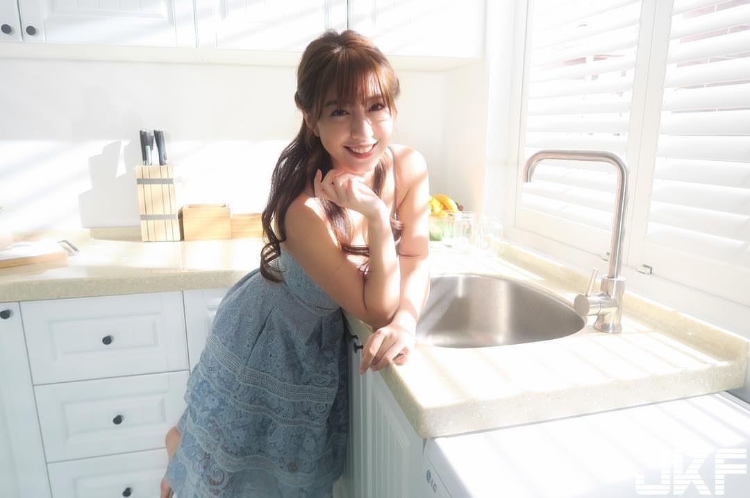 火辣乳溝讓人看了臉紅心跳 辜莞允 - 素人正妹 -