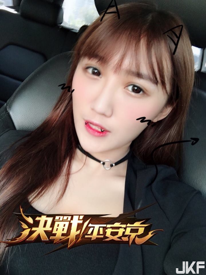 宅女也可以很性感！「正妹實況主」清新顏值還有纖細的緊緻身材，讓人想一看再看！