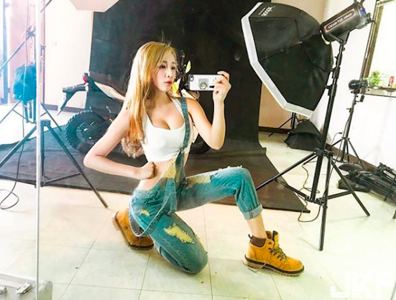 超誘惑！展場驚見「火辣美乳妹」邪惡視角太犯規！滿滿的「銷魂畫面」引人遐想&#8230;