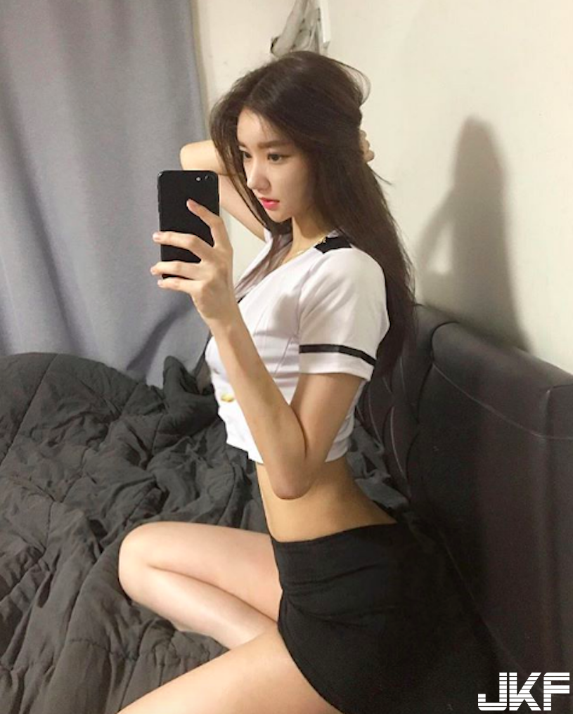 超性感！「白嫩美乳正妹」火辣自拍照太犯規！飽滿的「邪惡畫面」引人遐想&#8230;