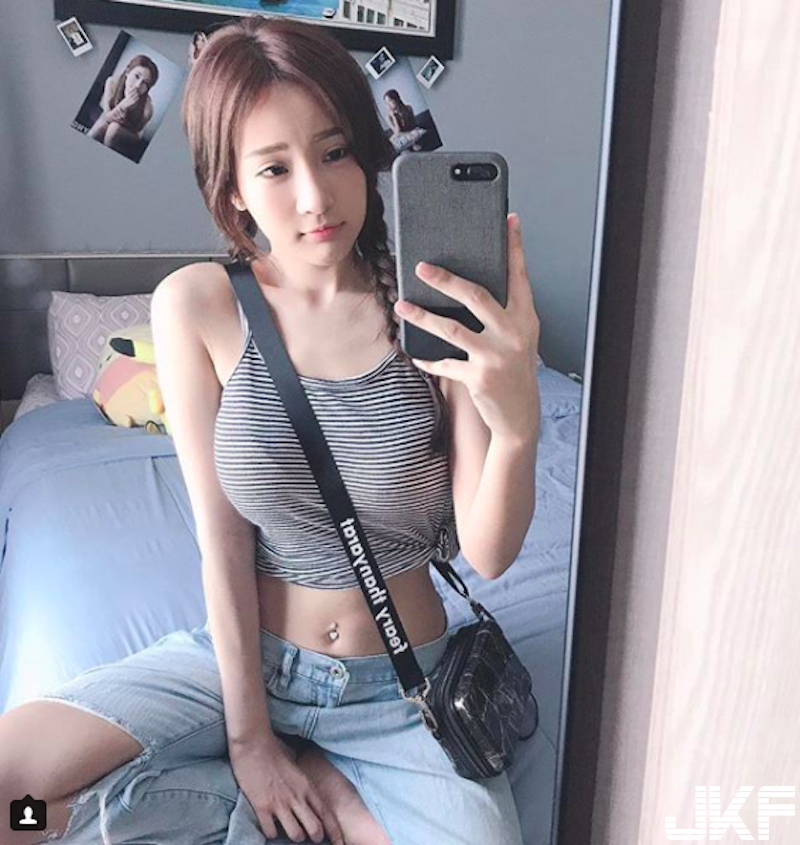 「甜美小女友」池中戲水全身濕噠噠！「雪白美乳」沾溼後更圓更大！畫面太撩人啦！